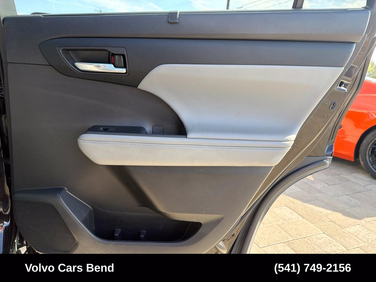 2021 Toyota Highlander Hybrid XLE Bend OR