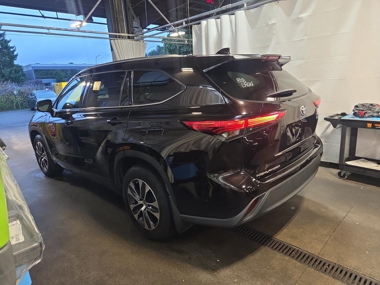 2021 Toyota Highlander Hybrid XLE Bend OR