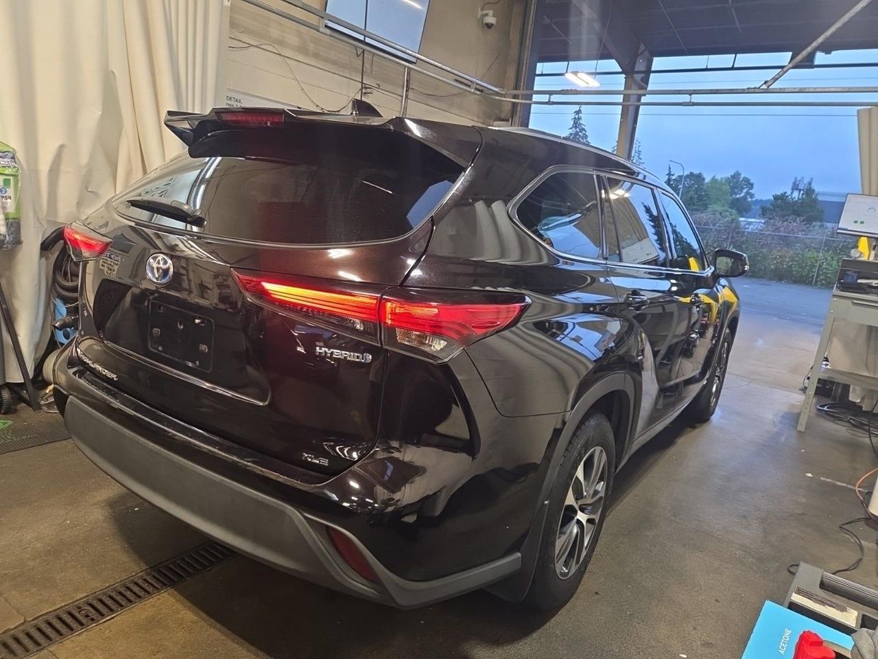 2021 Toyota Highlander Hybrid XLE Bend OR