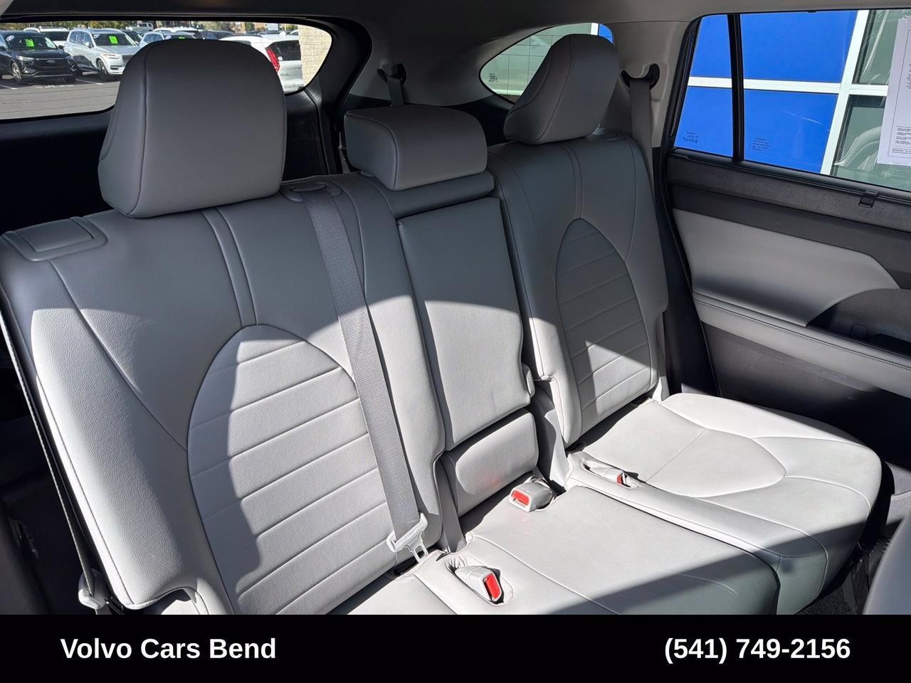 2021 Toyota Highlander Hybrid XLE Bend OR