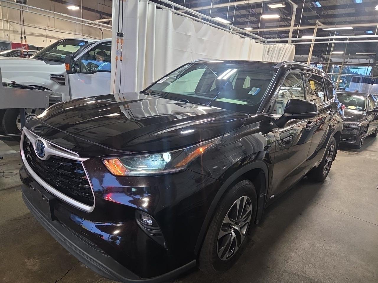 2021 Toyota Highlander Hybrid XLE Bend OR