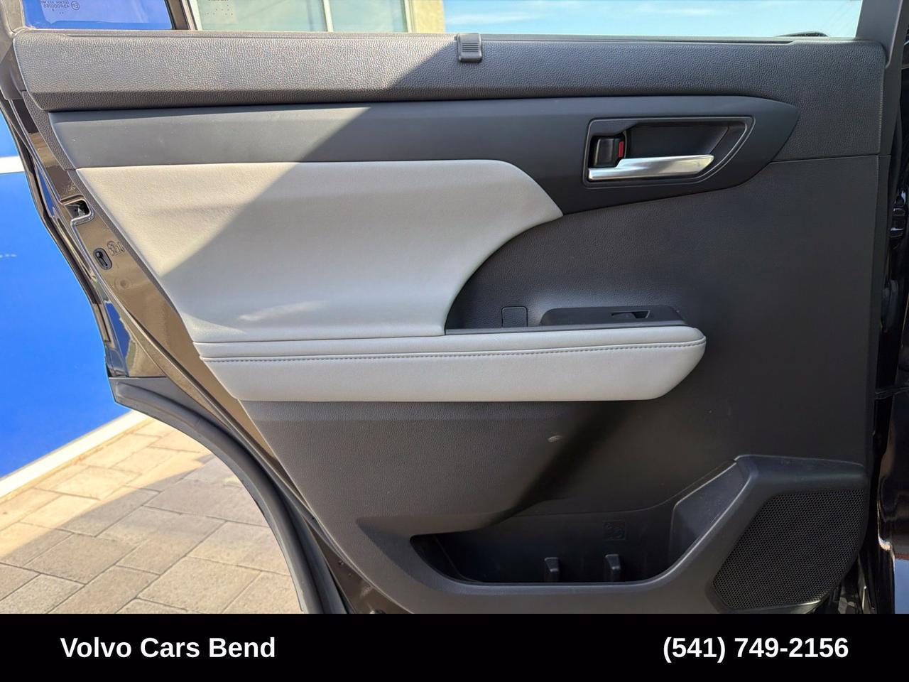 2021 Toyota Highlander Hybrid XLE Bend OR