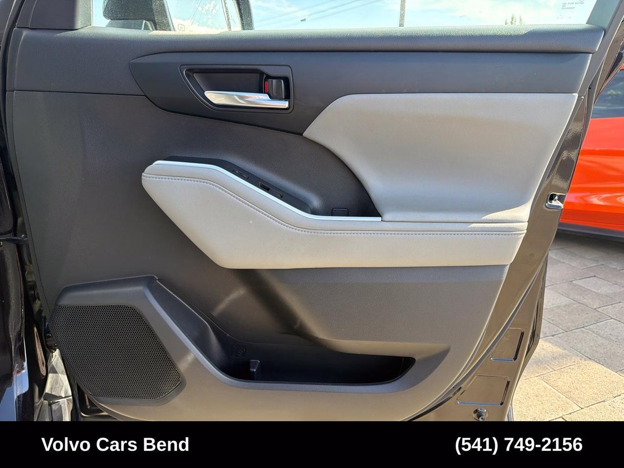 2021 Toyota Highlander Hybrid XLE Bend OR
