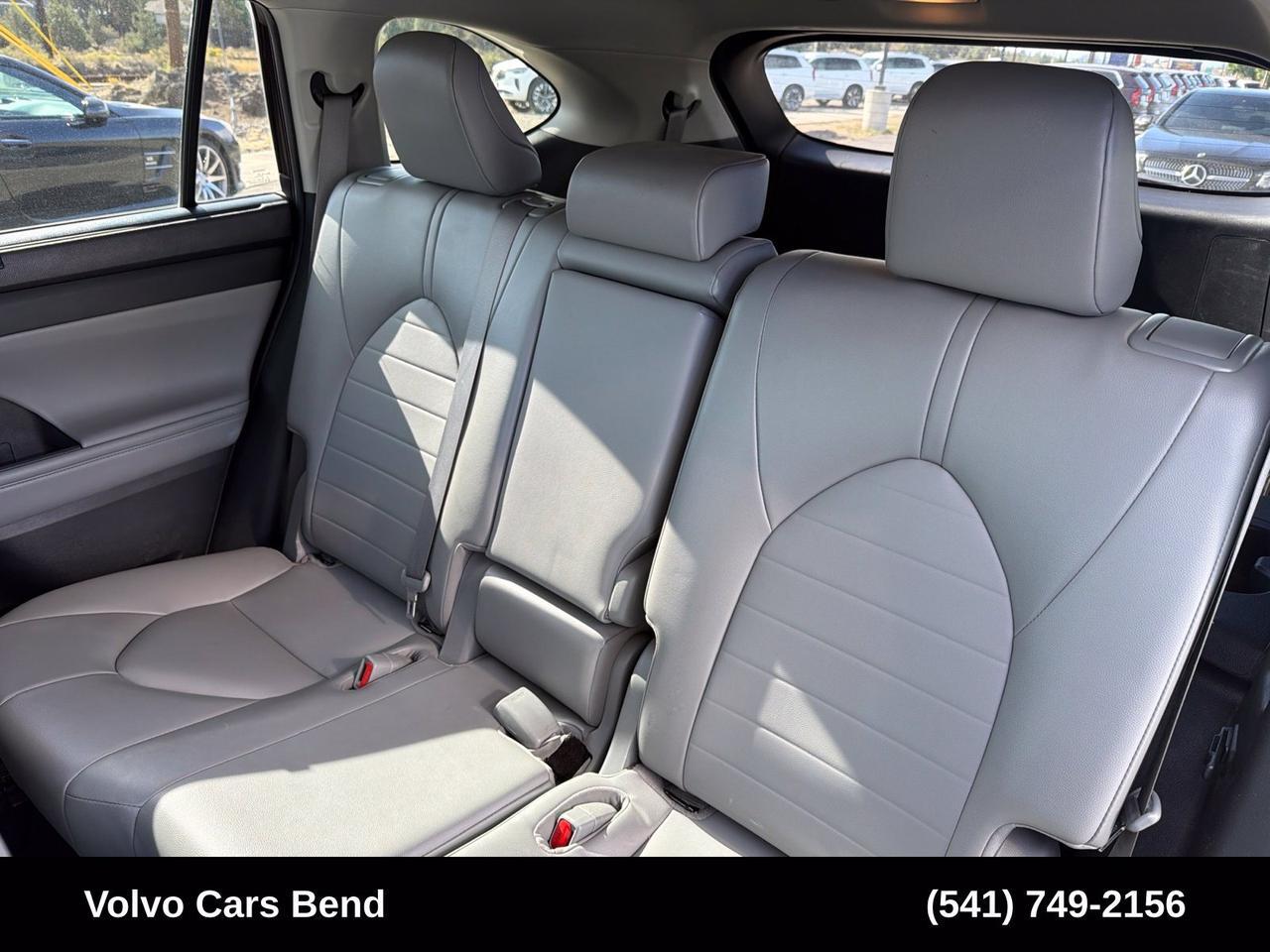 2021 Toyota Highlander Hybrid XLE Bend OR