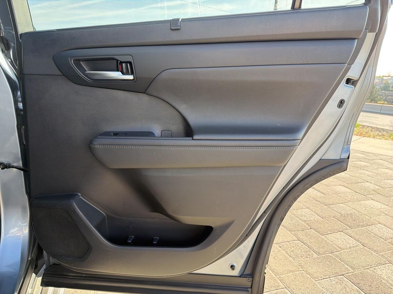 2021 Toyota Highlander Hybrid XLE Bend OR