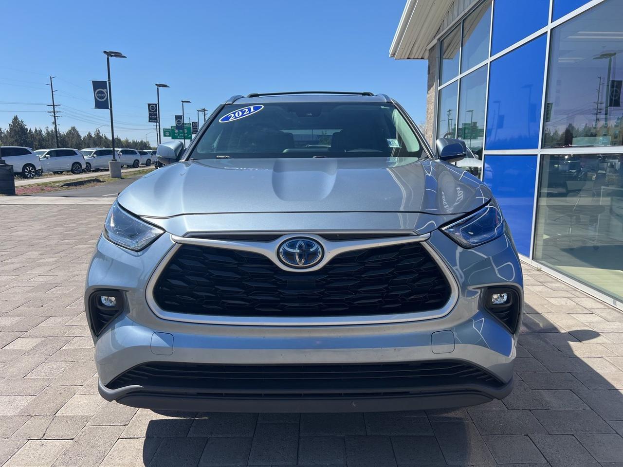 2021 Toyota Highlander Hybrid XLE Bend OR