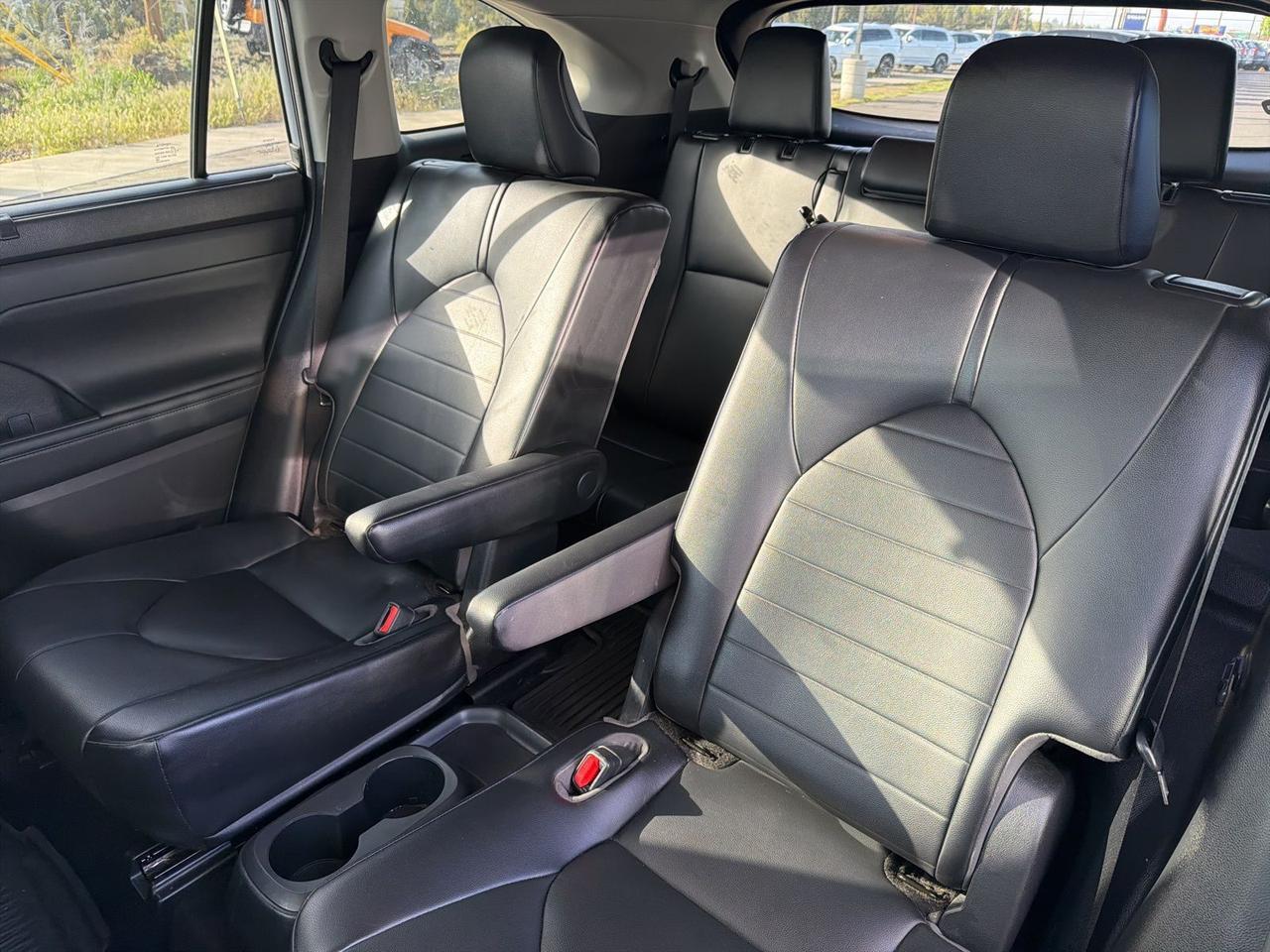 2021 Toyota Highlander Hybrid XLE Bend OR