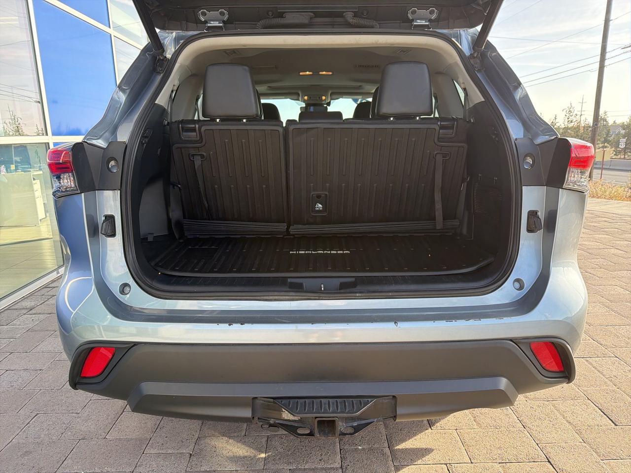 2021 Toyota Highlander Hybrid XLE Bend OR