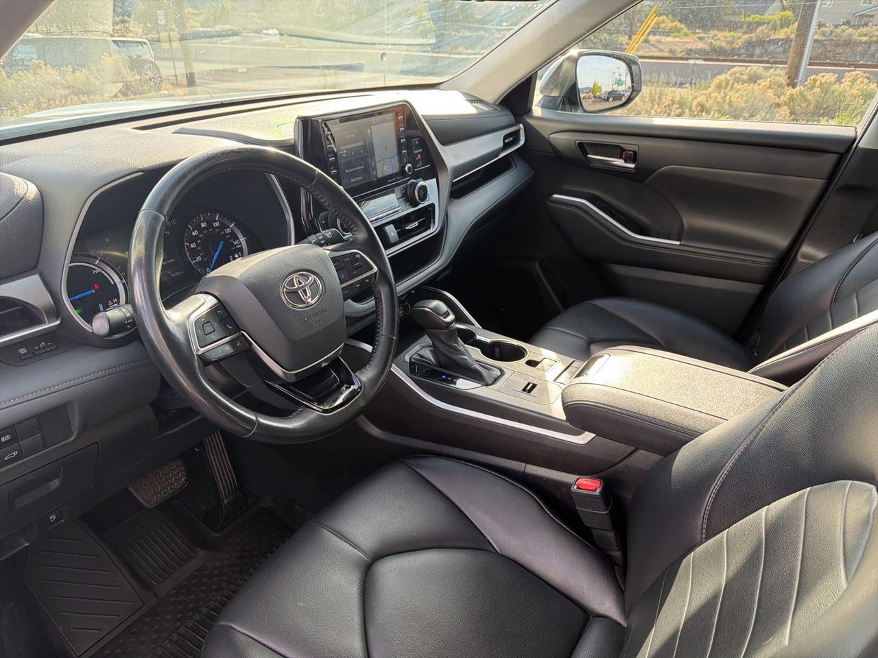 2021 Toyota Highlander Hybrid XLE Bend OR
