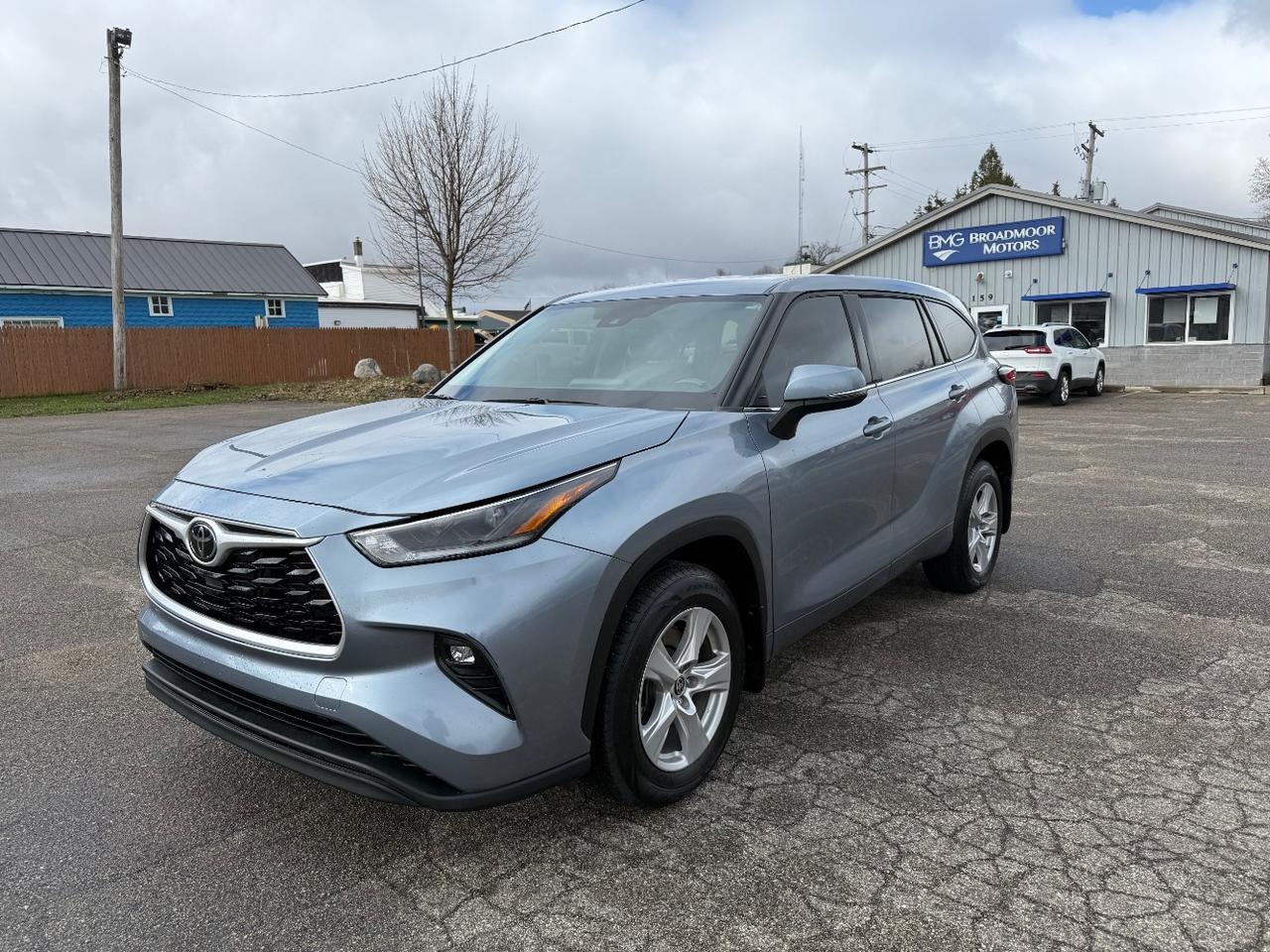 Used 2021 Toyota Highlander LE