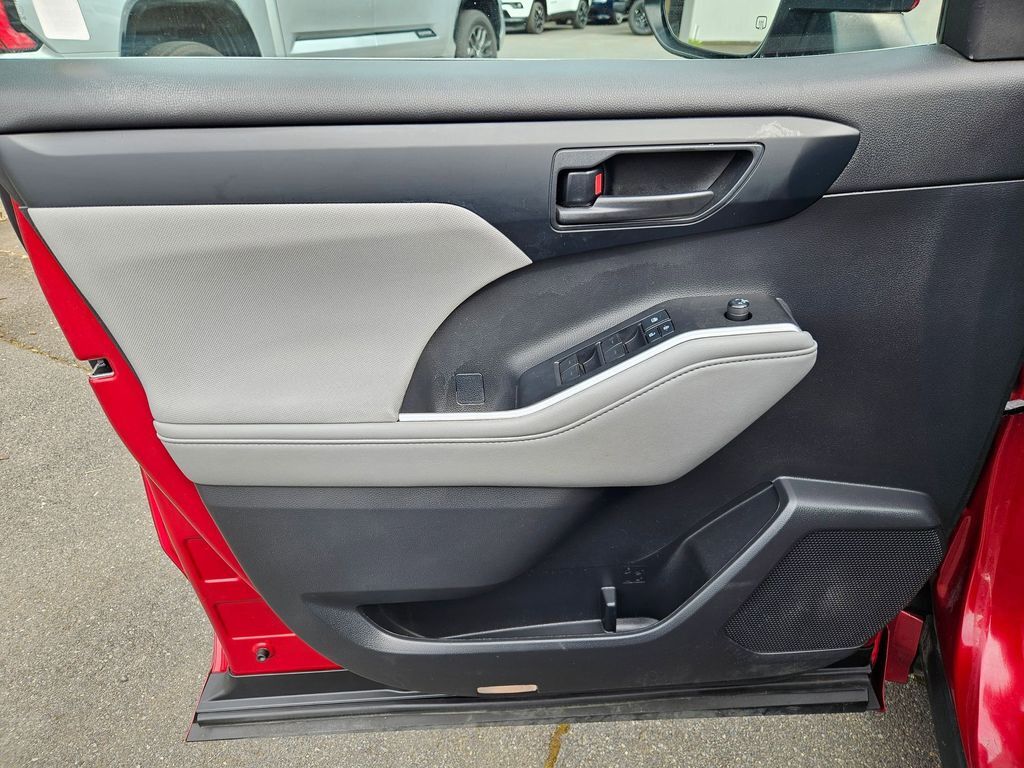 2021 Toyota Highlander LE Gresham OR