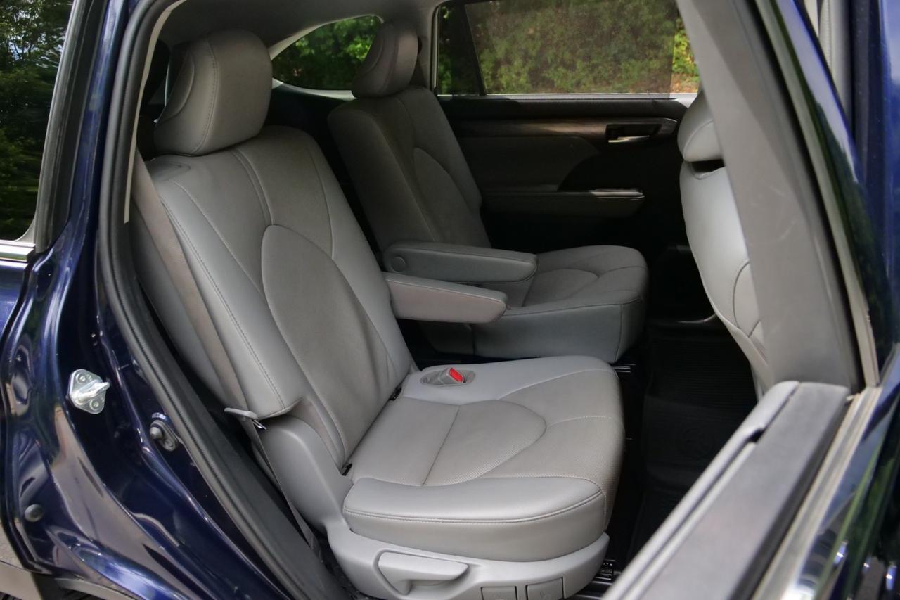 2021 Toyota Highlander Limited / AWD / Third Row / Vented Seats! Lincolnton NC