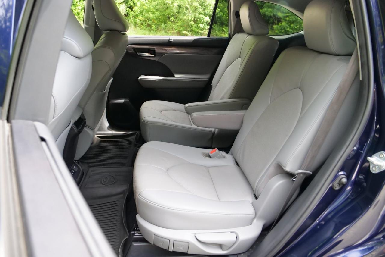 2021 Toyota Highlander Limited / AWD / Third Row / Vented Seats! Lincolnton NC