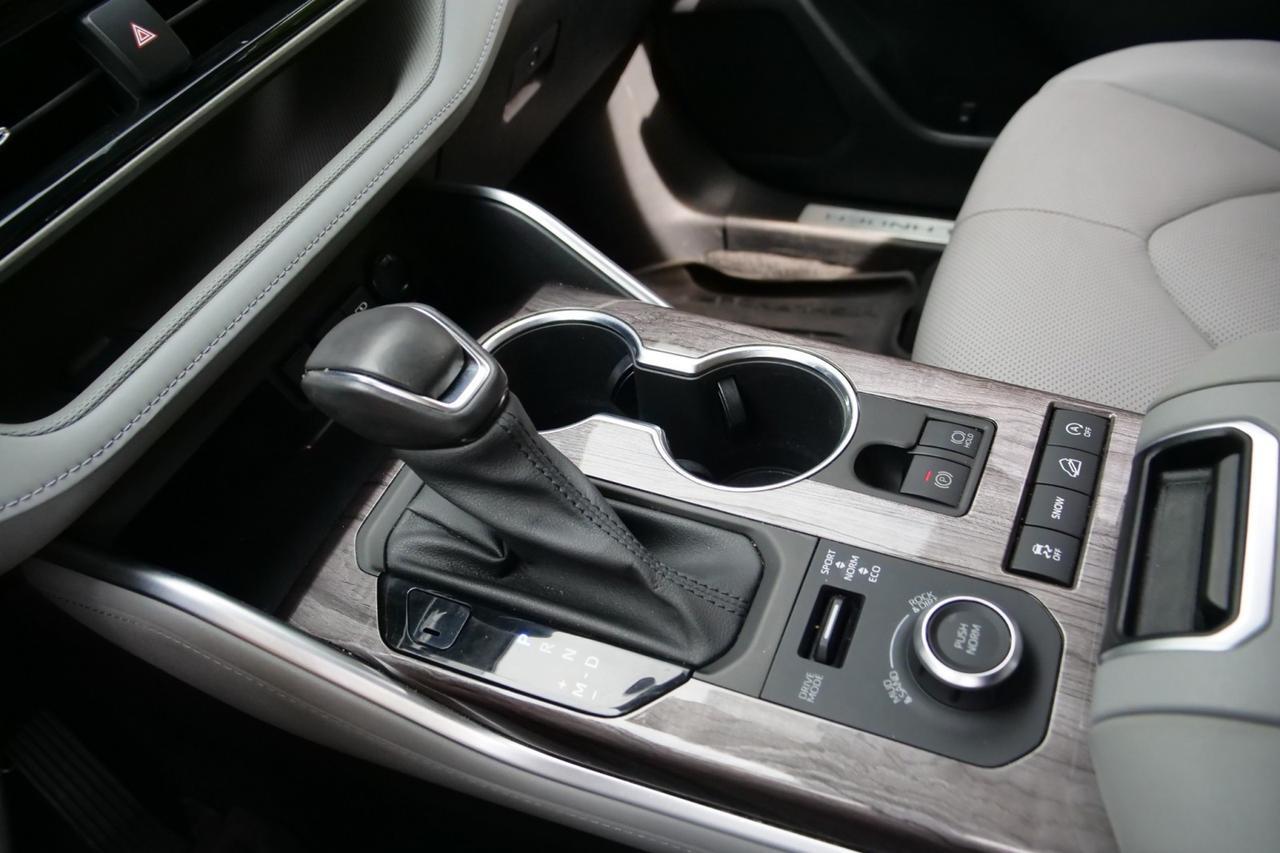 2021 Toyota Highlander Limited / AWD / Third Row / Vented Seats! Lincolnton NC