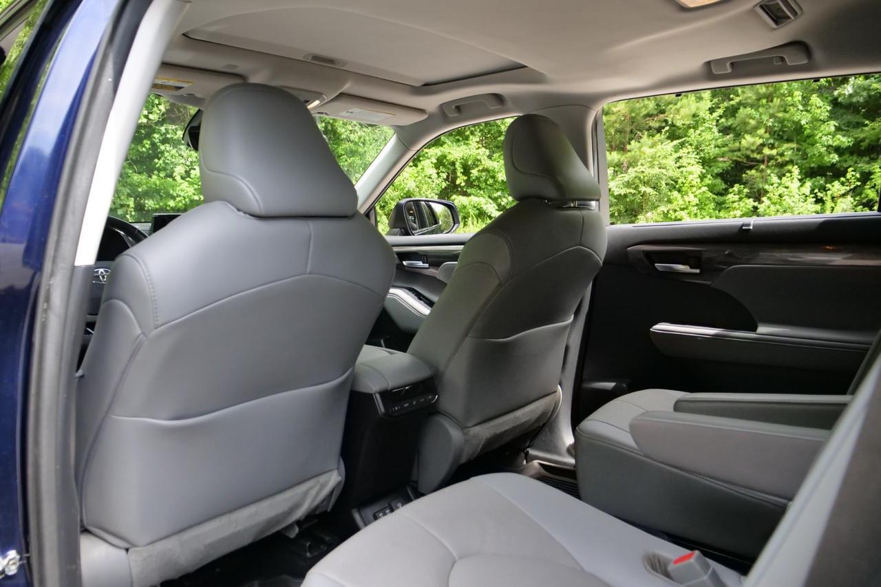 2021 Toyota Highlander Limited / AWD / Third Row / Vented Seats! Lincolnton NC