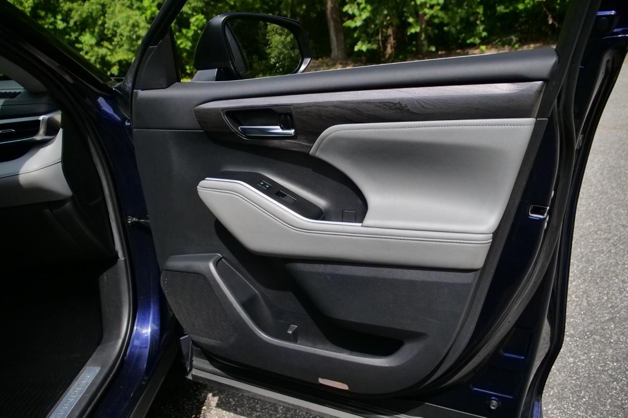 2021 Toyota Highlander Limited / AWD / Third Row / Vented Seats! Lincolnton NC