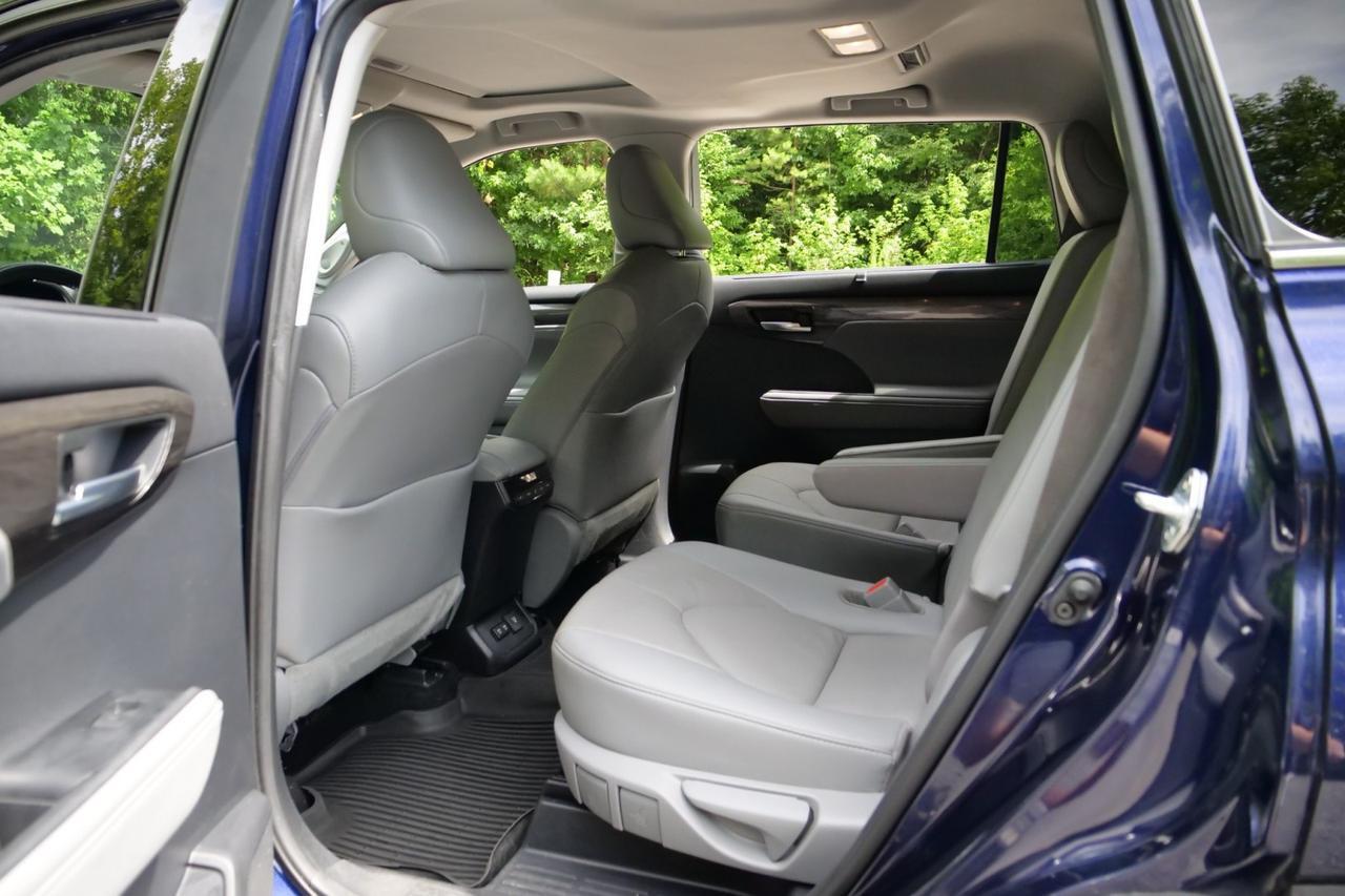 2021 Toyota Highlander Limited / AWD / Third Row / Vented Seats! Lincolnton NC