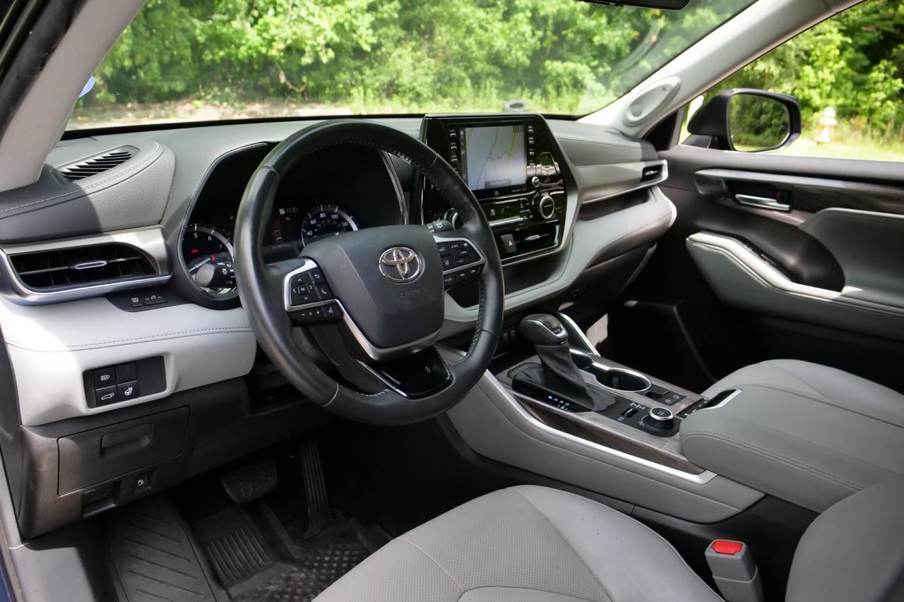 2021 Toyota Highlander Limited / AWD / Third Row / Vented Seats! Lincolnton NC