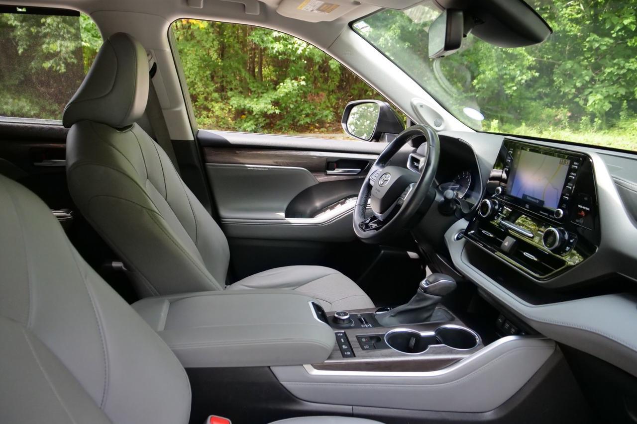 2021 Toyota Highlander Limited / AWD / Third Row / Vented Seats! Lincolnton NC