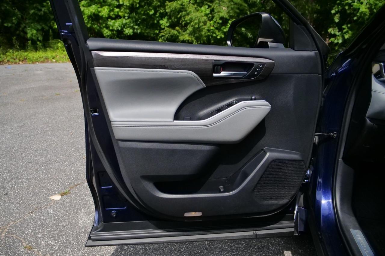 2021 Toyota Highlander Limited / AWD / Third Row / Vented Seats! Lincolnton NC