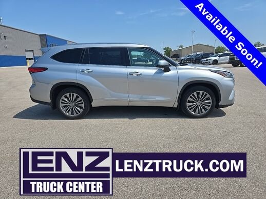 2021_Toyota_Highlander_Platinum AWD 7 Passenger_ Fond du Lac WI
