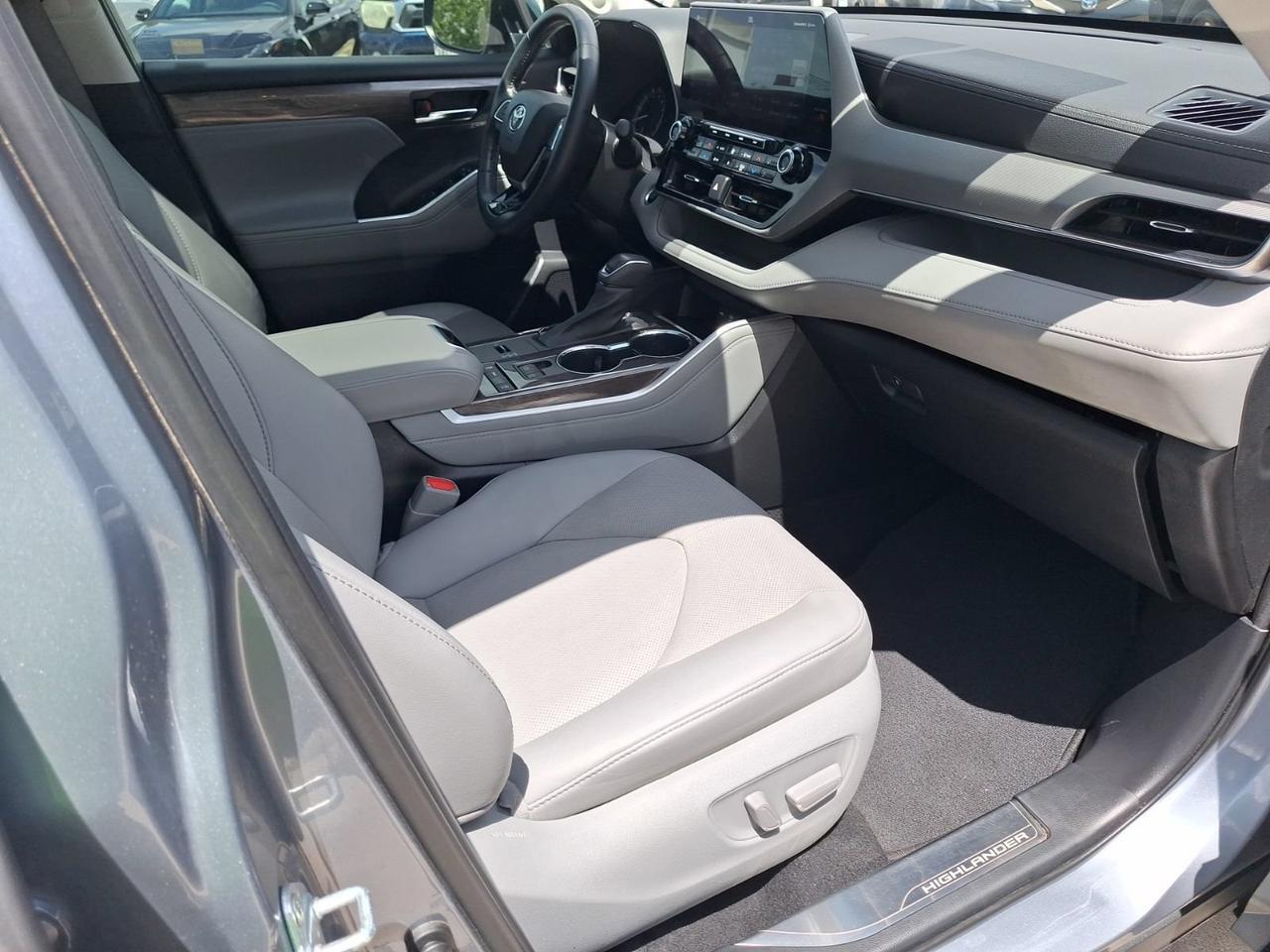 2021 Toyota Highlander Platinum Hurst TX