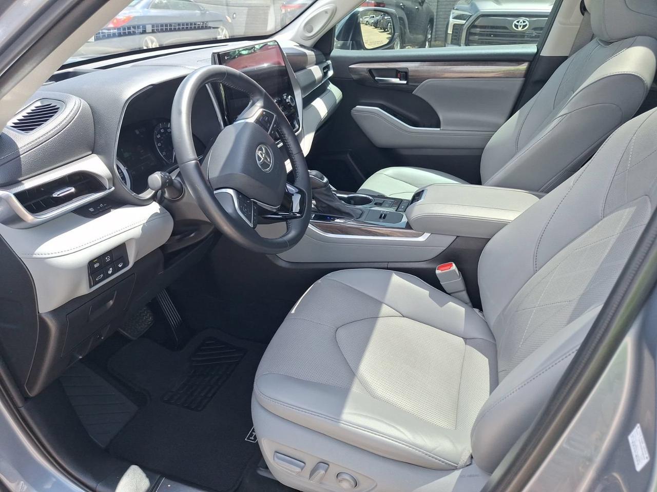 2021 Toyota Highlander Platinum Hurst TX