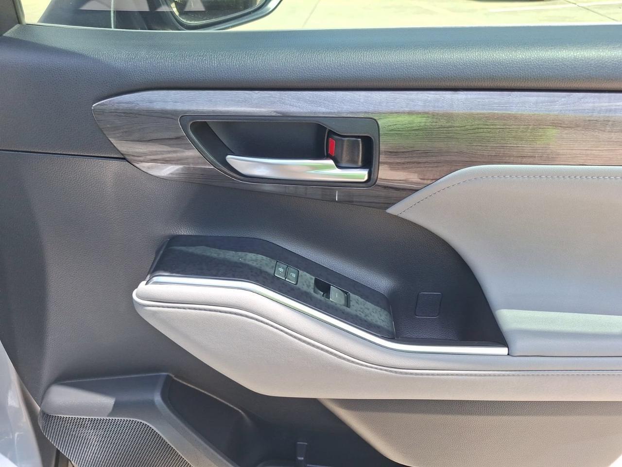 2021 Toyota Highlander Platinum Hurst TX