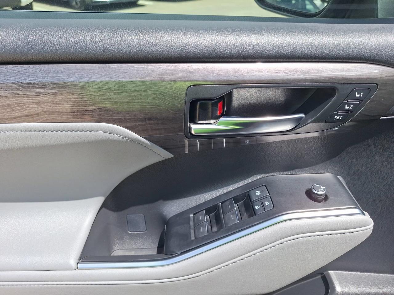 2021 Toyota Highlander Platinum Hurst TX