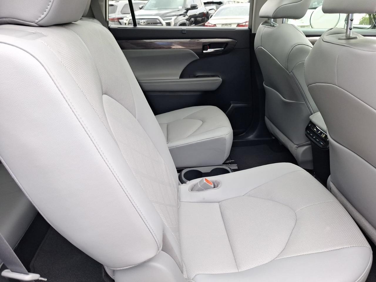 2021 Toyota Highlander Platinum Hurst TX