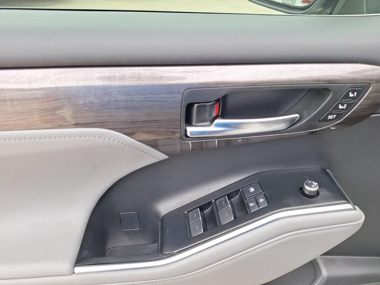 2021 Toyota Highlander Platinum Hurst TX