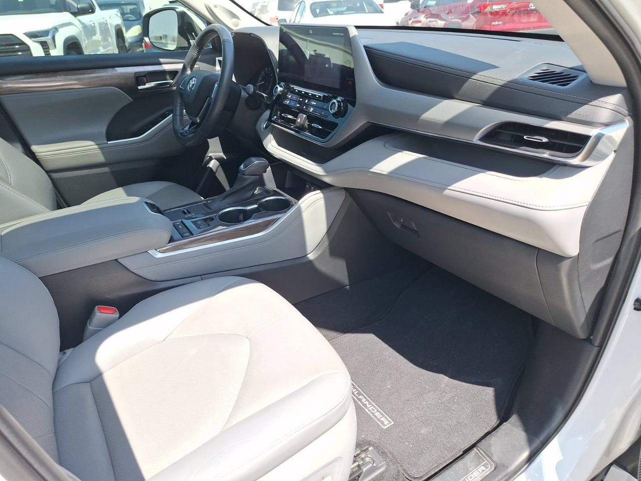 2021 Toyota Highlander Platinum Hurst TX