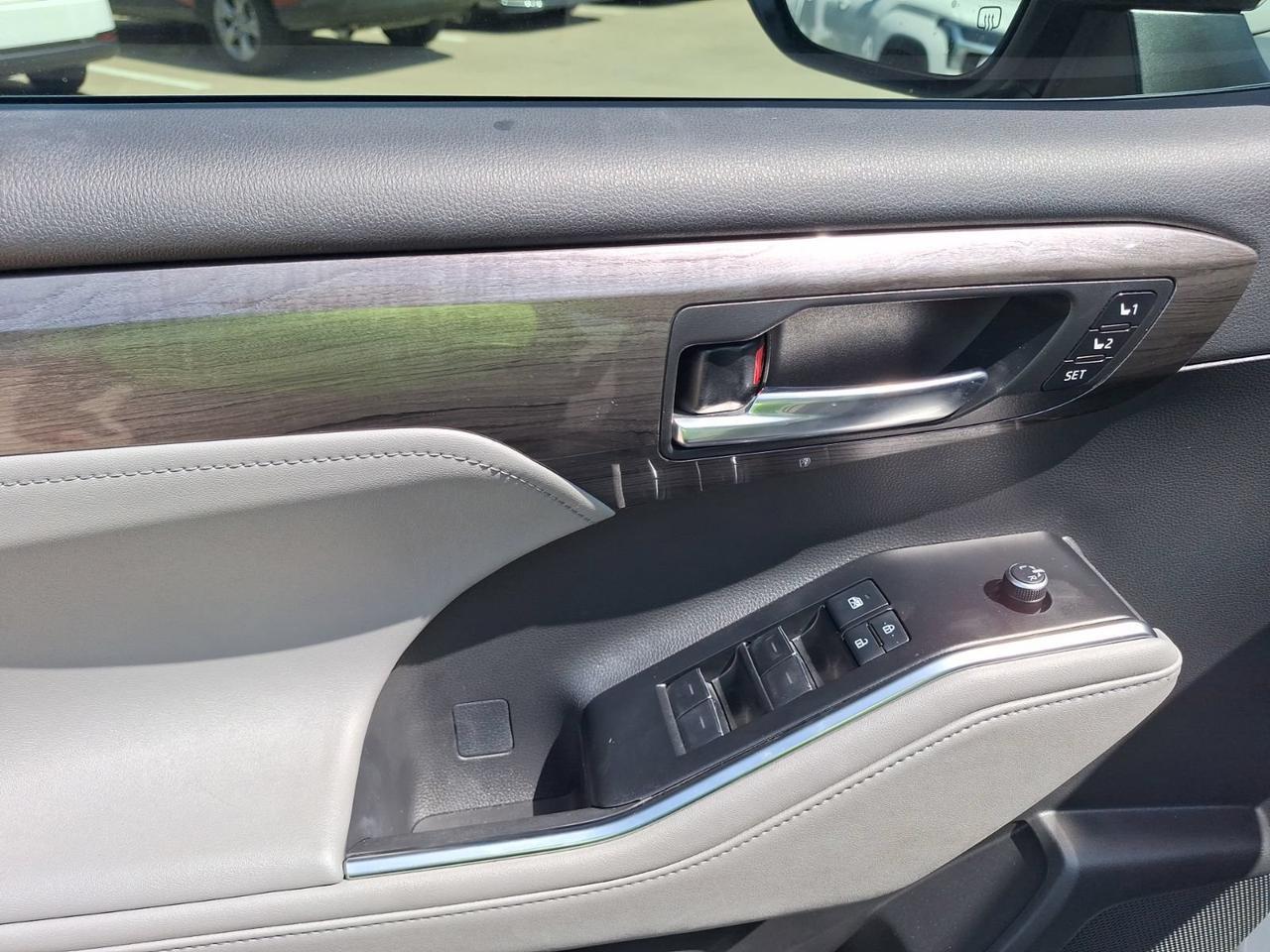 2021 Toyota Highlander Platinum Hurst TX