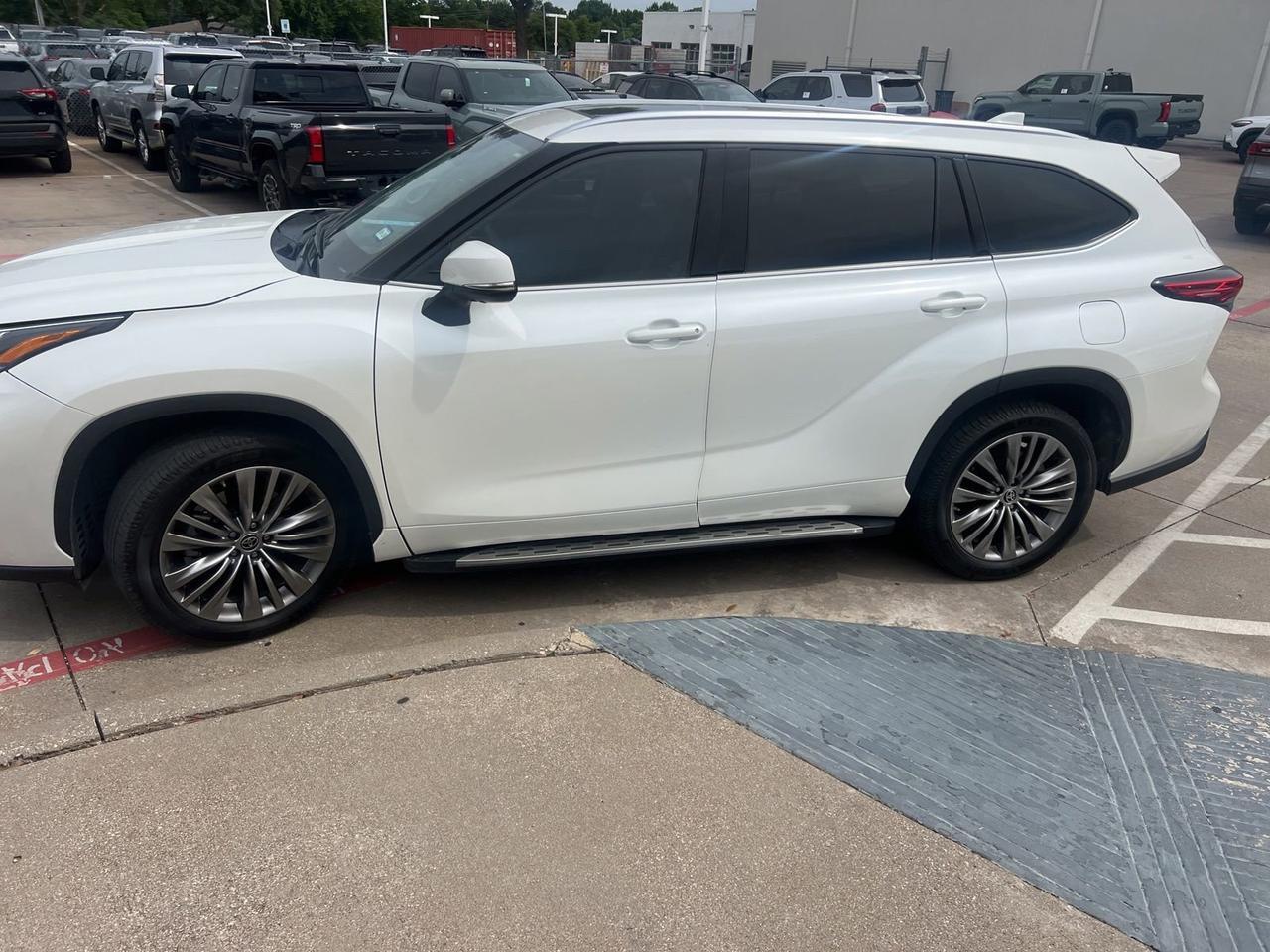 2021 Toyota Highlander Platinum Hurst TX