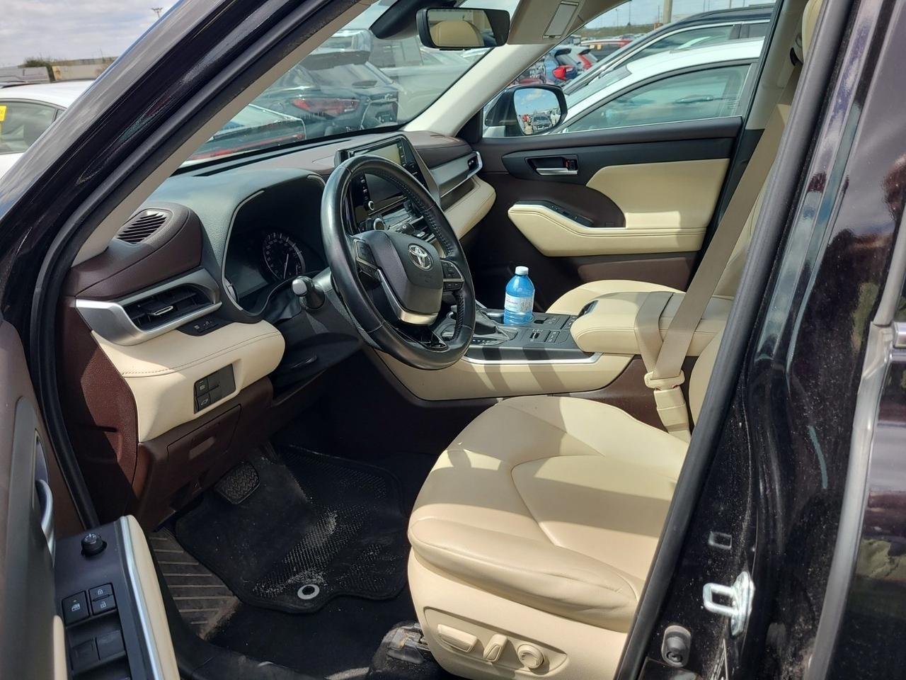 2021 Toyota Highlander XLE 8-PASS SUNROOF B.CAM ONSTAR NOACCIDENT Toronto ON