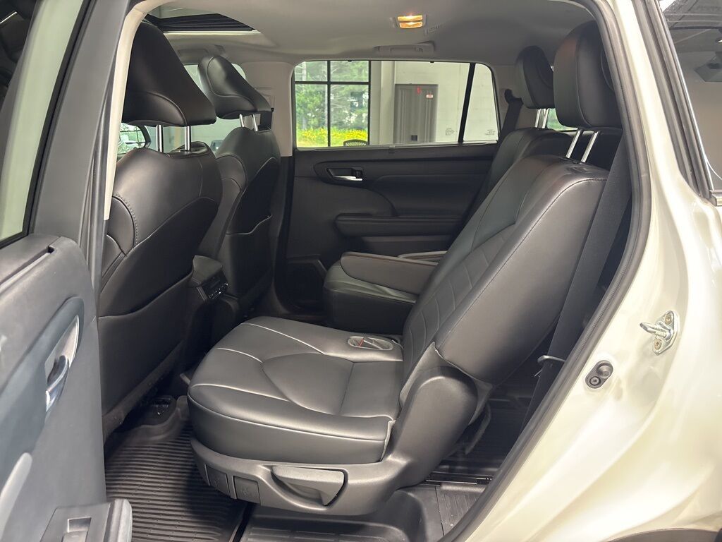 2021 Toyota Highlander XLE AWD 7 Passenger Minocqua WI