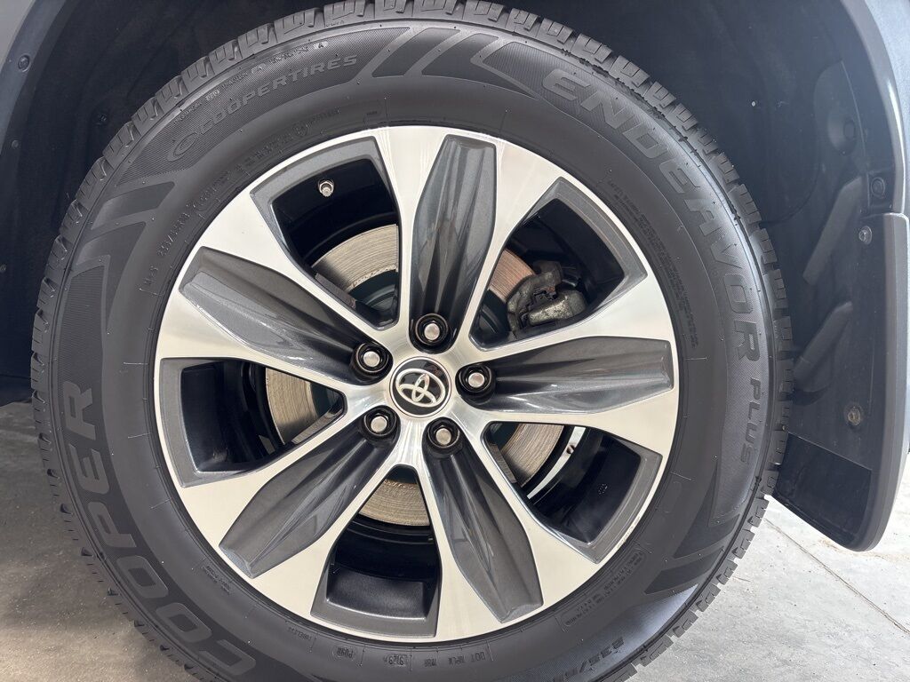 2021 Toyota Highlander XLE AWD 7 Passenger Minocqua WI