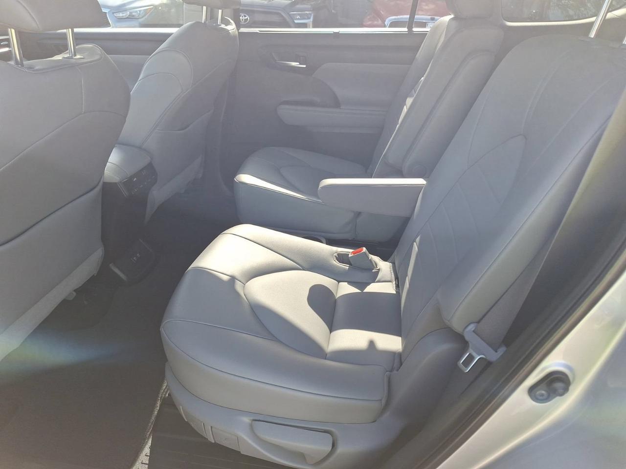 2021 Toyota Highlander XLE Hurst TX