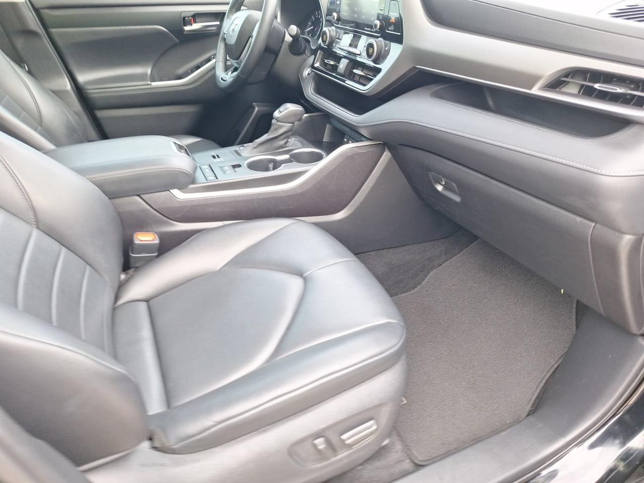 2021 Toyota Highlander XLE Hurst TX