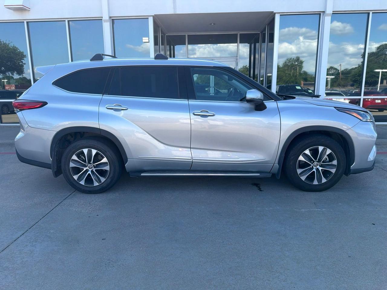 2021 Toyota Highlander XLE Hurst TX