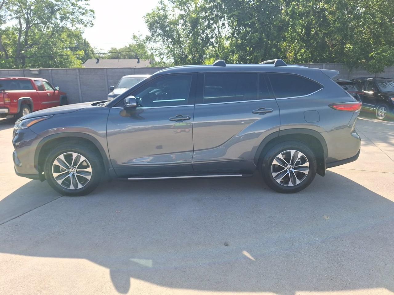 2021 Toyota Highlander XLE Hurst TX