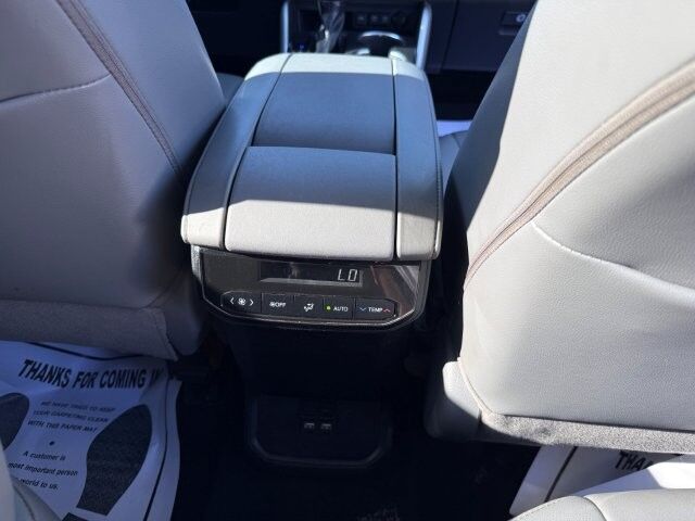 2021 Toyota Highlander XLE - Photo 17