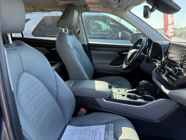 2021 Toyota Highlander XLE - Photo 11
