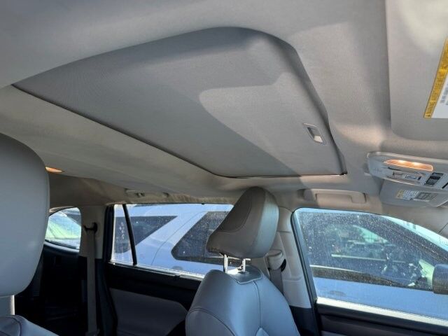 2021 Toyota Highlander XLE - Photo 14