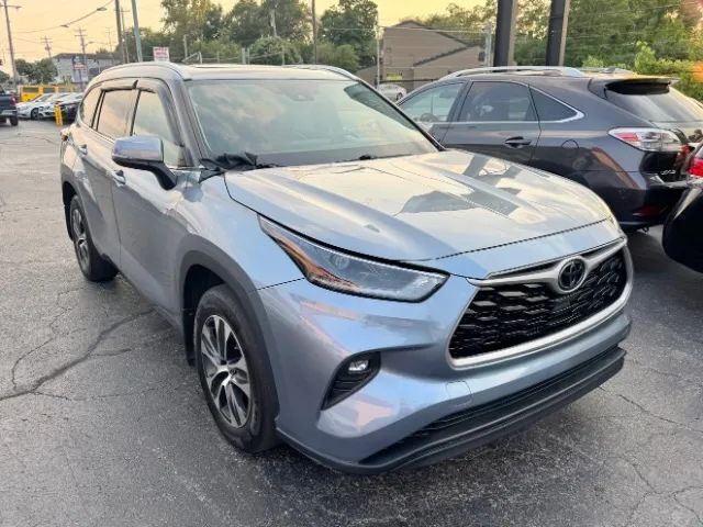2021 Toyota Highlander XLE Sport Utility 4D