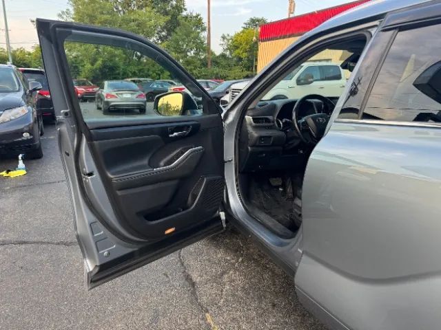 2021 Toyota Highlander XLE Sport Utility 4D Cincinnati OH