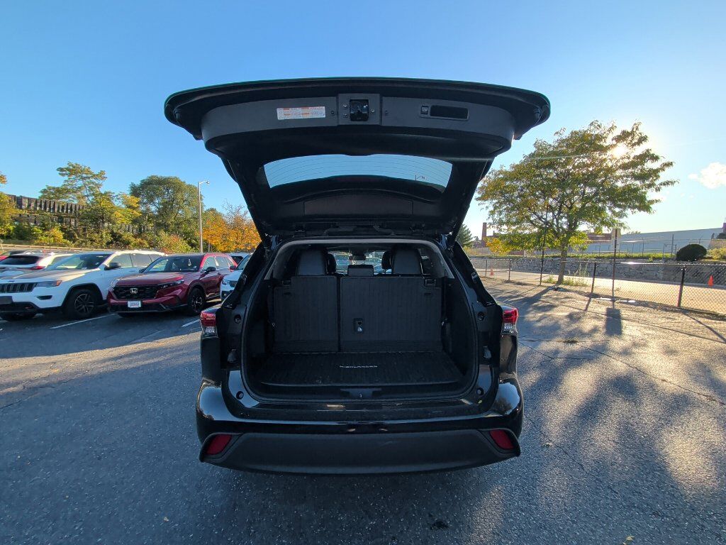2021 Toyota Highlander XLE Worcester MA