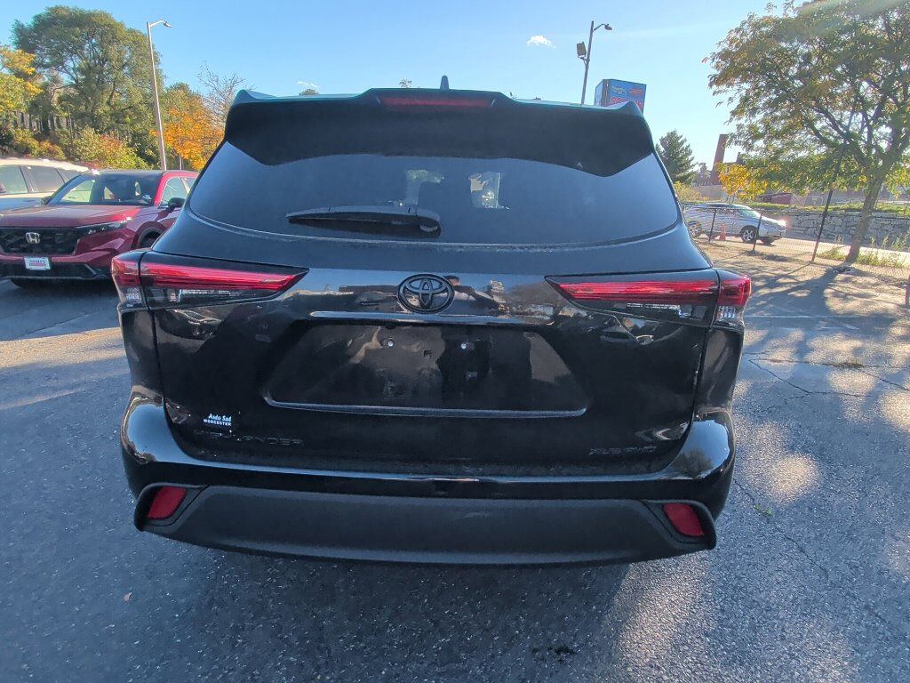 2021 Toyota Highlander XLE Worcester MA