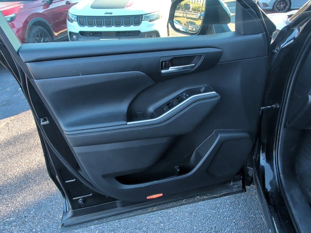 2021 Toyota Highlander XLE Worcester MA