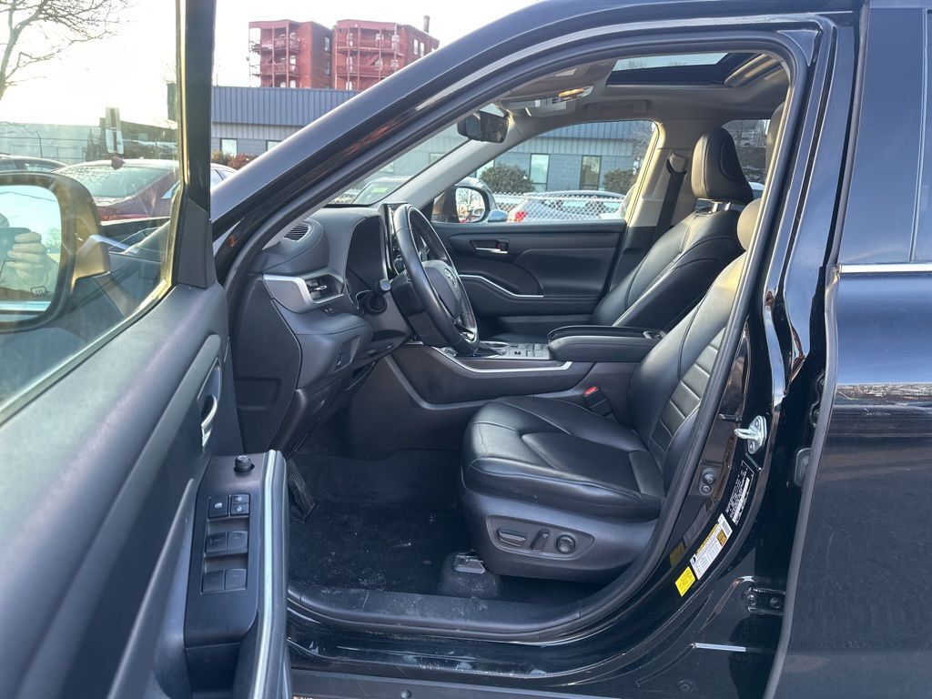 2021 Toyota Highlander XLE Worcester MA